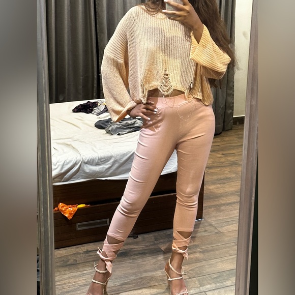 Peach cris cross leggings . - Picture 2 of 4